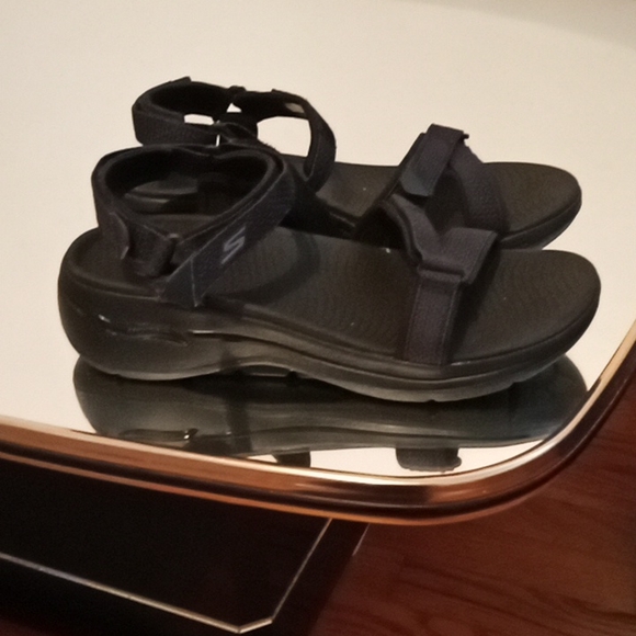 sketchers walking sandals